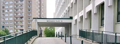 Außenansicht vom Eingang zur Praxis Physiotherapie am Moskauer Platz in Erfurt
